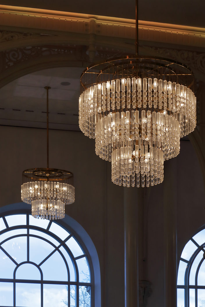 Kronleuchter im Festsaal der Kölner Flora