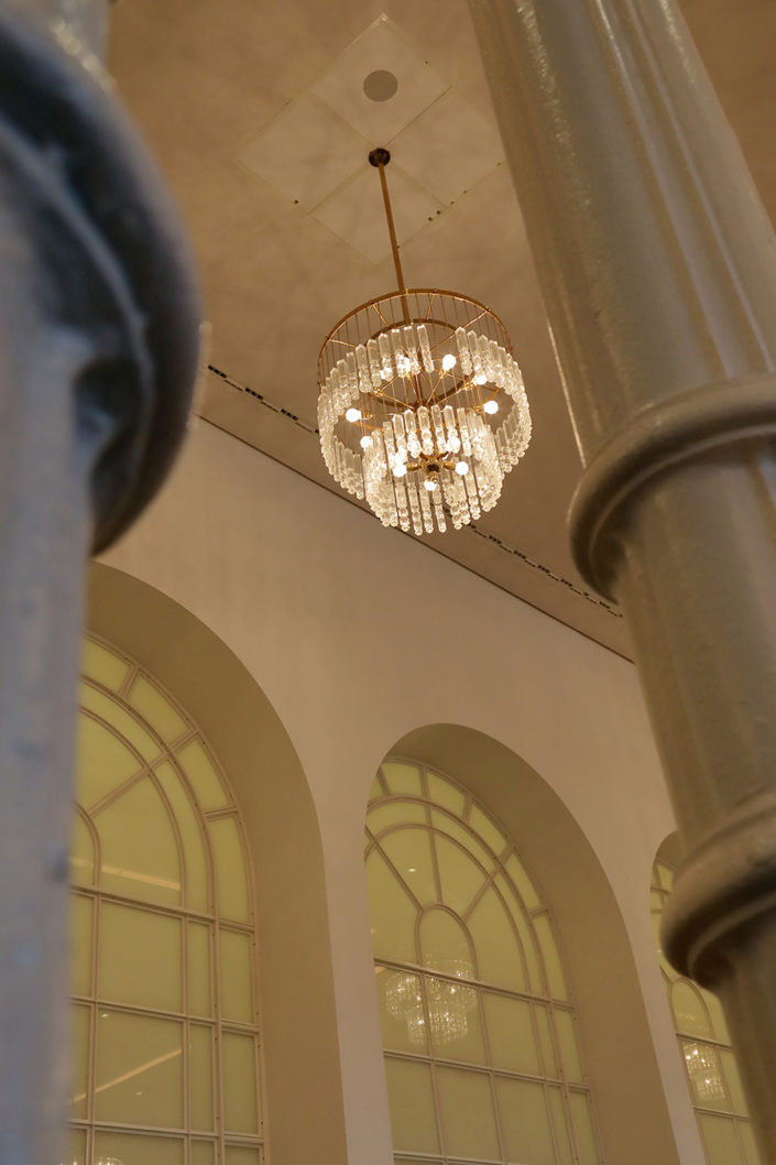 Kronleuchter im Festsaal der Kölner Flora