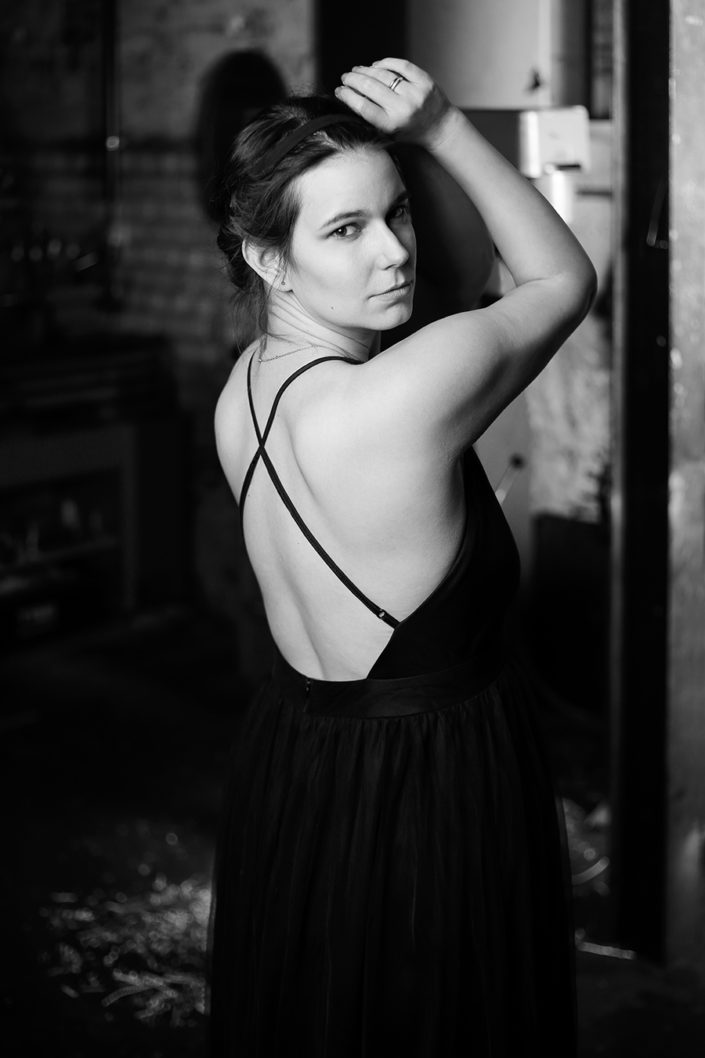 Frauen Portraitfoto mit Abendkleid im Studio