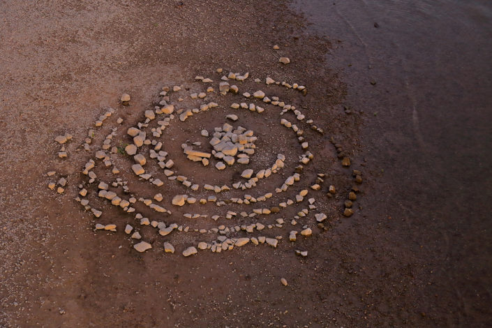 Steinspirale am Rheinufer in Köln