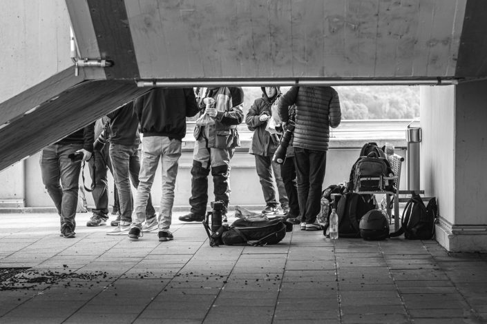 Köln Bonn Flughafen Planespotter mit Fotoequipment