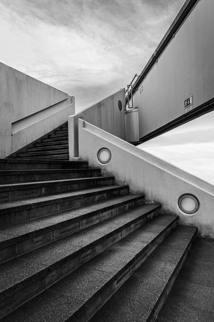 Konrad-Adenauer-Flughafen Treppe zur Aussichtsterrasse