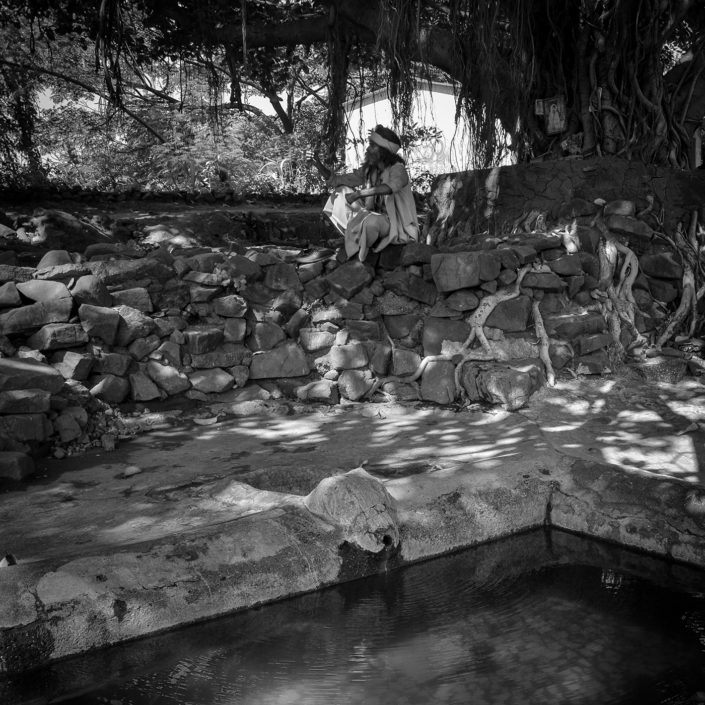 Indien, Ganeshpuri, Maharashtra, Insel im Tansa Fluß, Sadhu und Wasserbecken