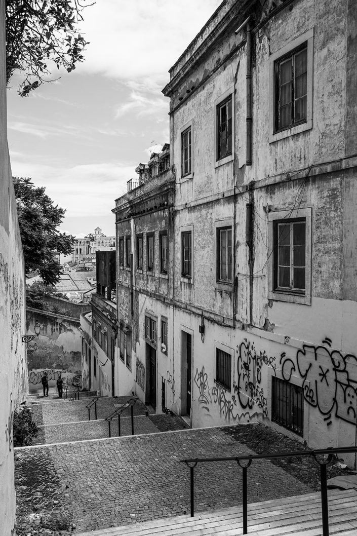 Treppen in den Gassen der Alfama, Lissabon