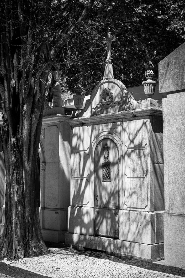 Gräber auf dem Friedhof Prazeres in Lissabon