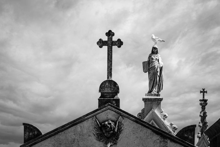 Gräber auf dem Friedhof Prazeres in Lissabon