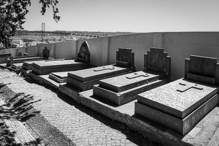 Gräber auf dem Friedhof Prazeres in Lissabon