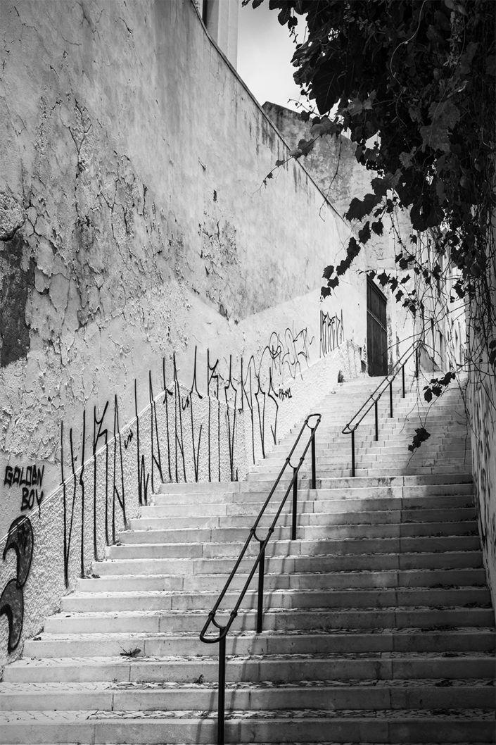 Treppen in den Gassen der Alfama, Lissabon