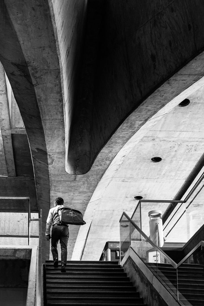 Treppe im Bahnhof Estação do Oriente in Lissabon, Architekt Santiago Calatrava
