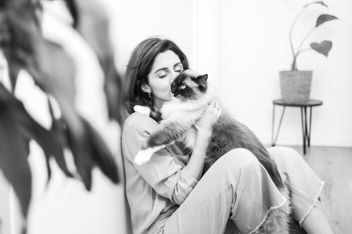 Portrait Foto Gülten mit Katze