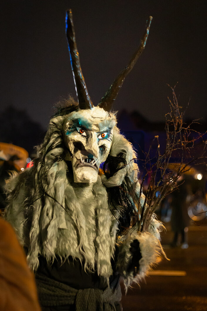 Maske mit Hörner beim Geisterzug