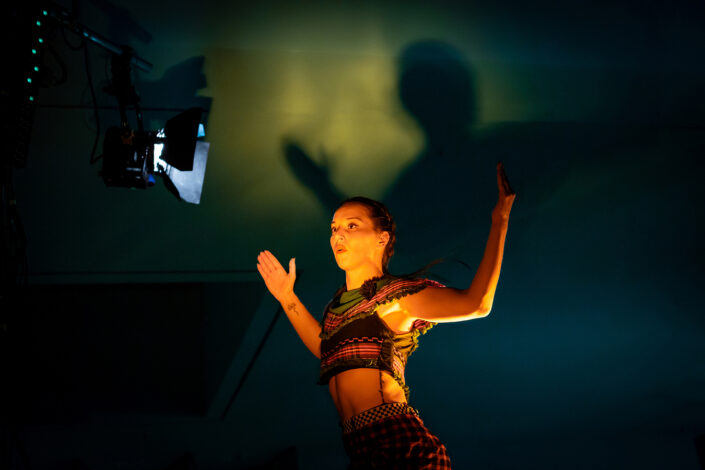 Die Tänzerin Virginie Savary auf der Bühne