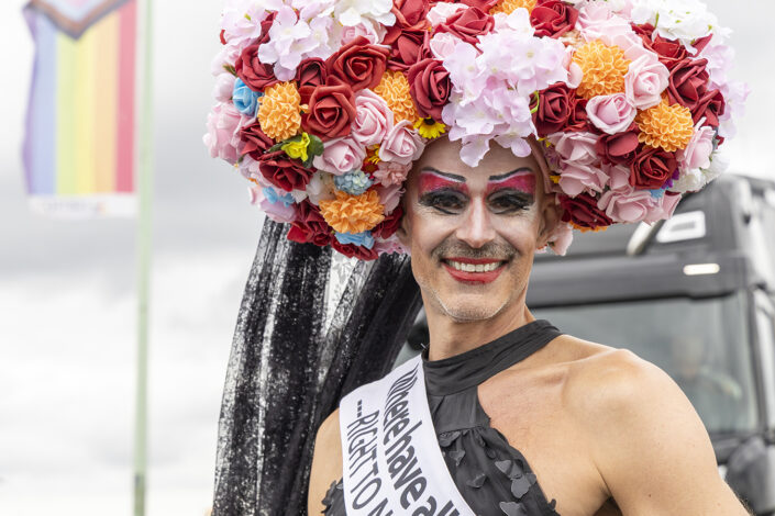 Teilnehmerin an der Parade und Demonstration am CSD 2025 in Köln