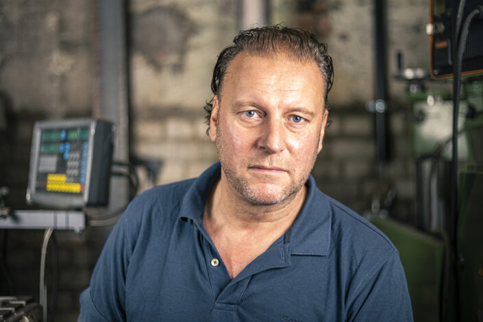 Jochen Rau Metallbauer in seiner Kölner Werkstatt