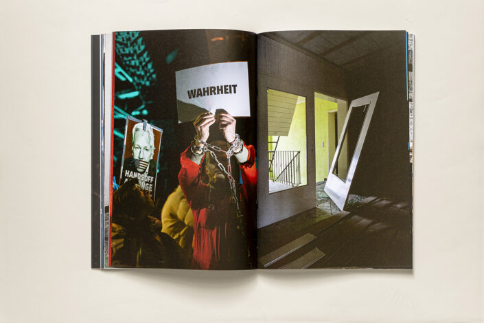 Doppelseite des Fotobuchs mit fotografischen Arbeiten